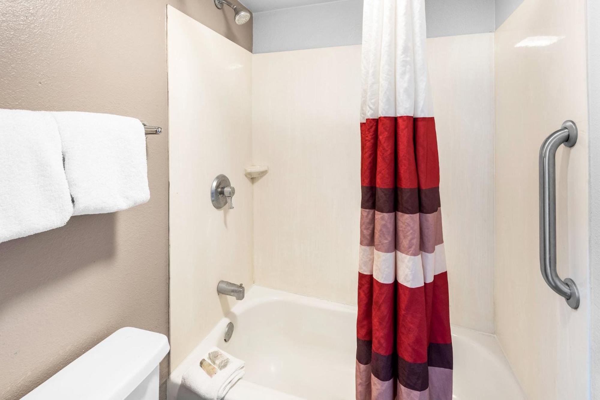 Red Roof Inn Indianapolis North - College Park Экстерьер фото