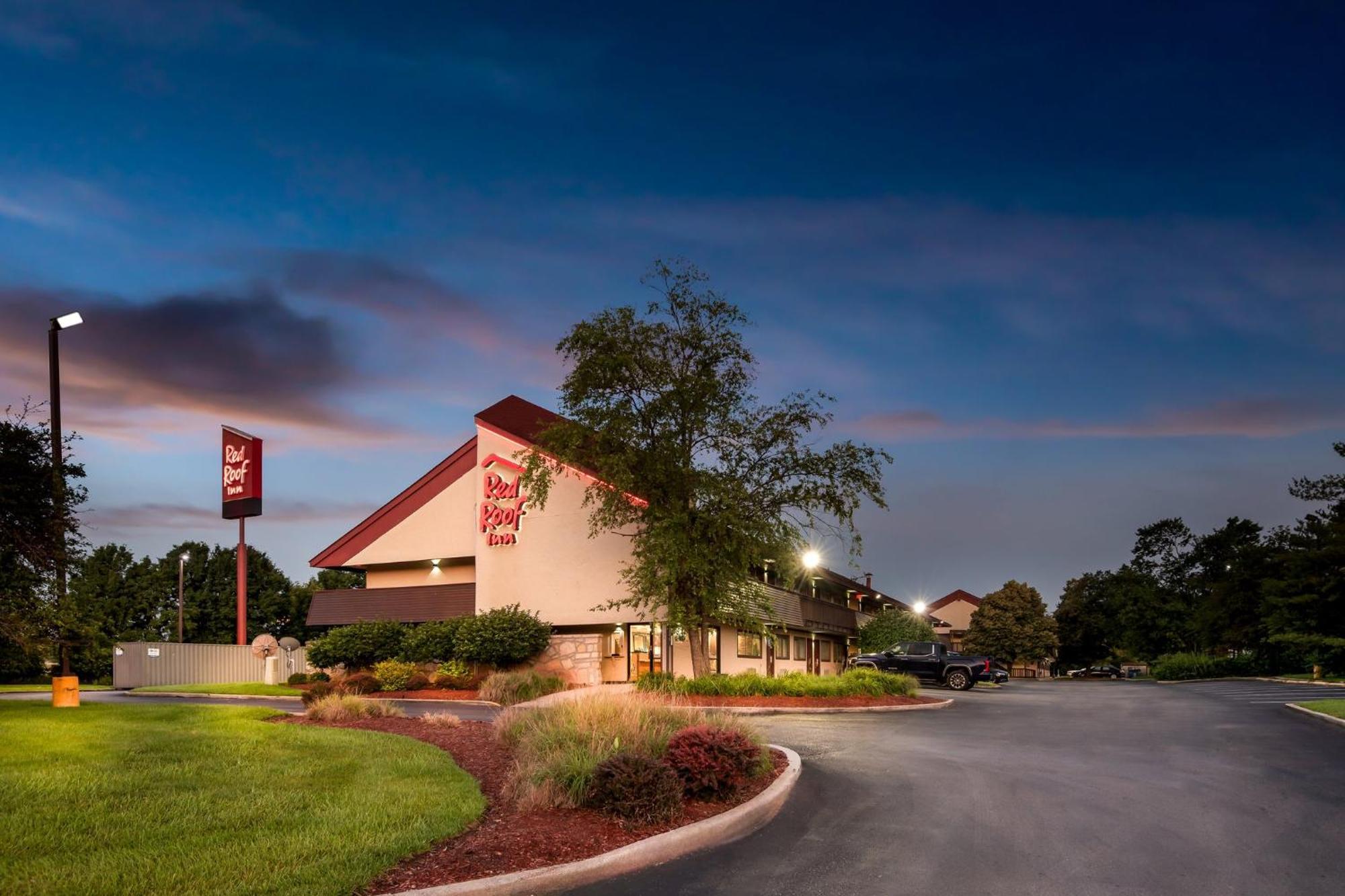 Red Roof Inn Indianapolis North - College Park Экстерьер фото