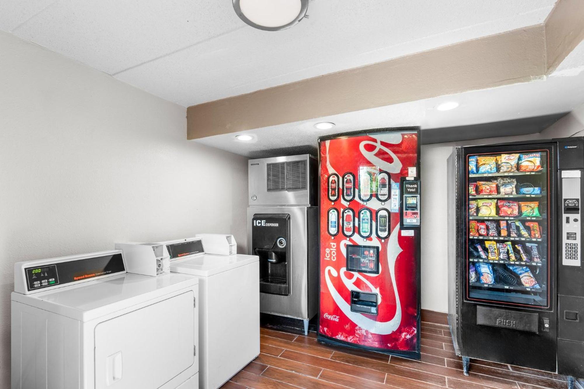 Red Roof Inn Indianapolis North - College Park Экстерьер фото